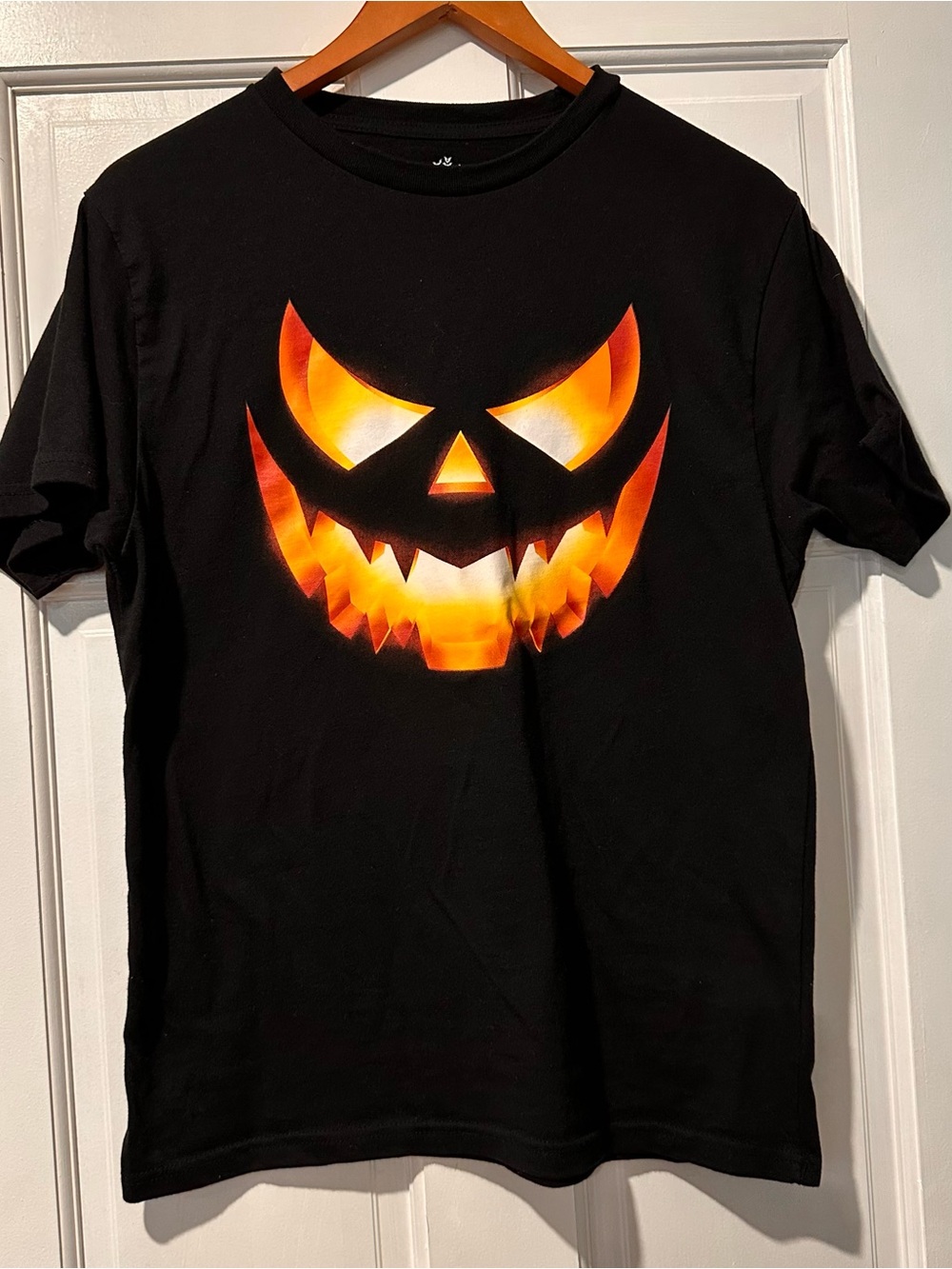 New Without Tag Unisex Black Halloween Pumpkin Glow Graphic Tee Size M